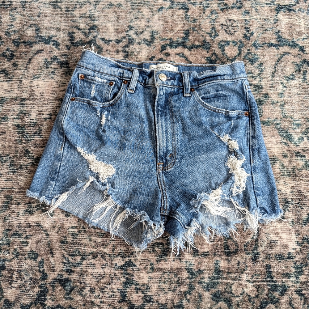 Abercrombie & Fitch "The Mom Short High Rise" denim jean shorts, 26 / 2